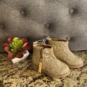 NWT Stepping Stones gold glitter boots! ✨